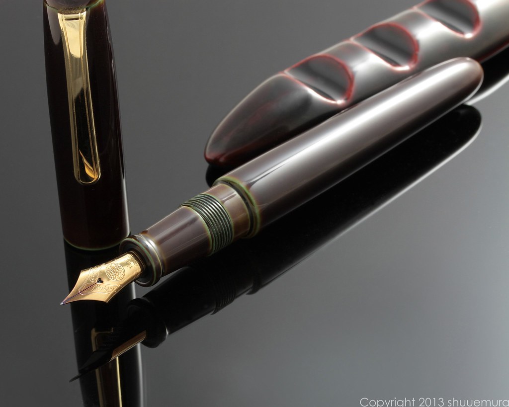 Golden Dragon Pattern,Reversible Nib Combo Pen With A 180 Degree Nib Old Stock 