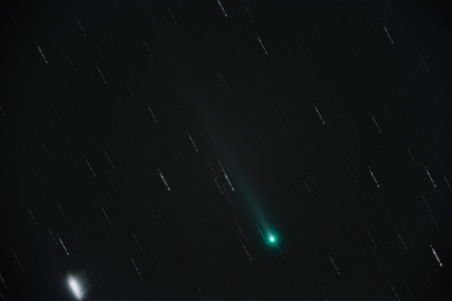 Comet ISON - 35min - 17frames - ISO800-1600 - DSS nucleus