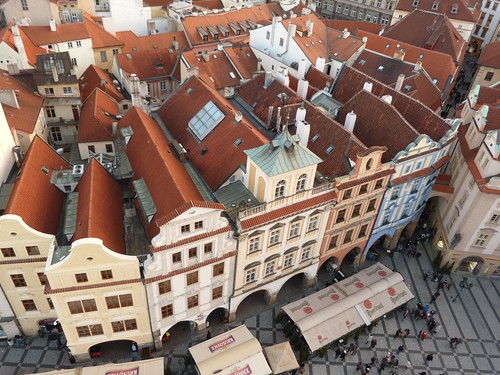 Vistas de los tejados desde lo alto de la torre del reloj astronómico de Praga