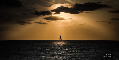 morning sea seascape water composite sunrise boat morninglight alone yacht rays minimalism mallorca lightrays raysoflight shallowdepthoffield shaftsoflight hss calamillor mygearandme