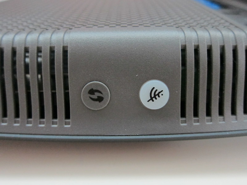 Linksys EA9200 - WPS + Wi-Fi Off Button