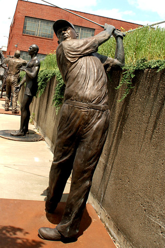 ohio sculpture art metal bronze midwest golfing zanesville golfer golfingart bronzegolfer ohiosculpture ohiosculptor