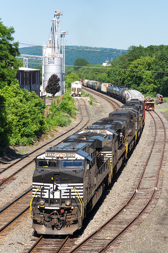 railroad newyork electric train unitedstates general ns sony norfolk railway southern soul locomotive chemin waverly tier fer a77 mainline 8137 es44ac sal70300g 37t