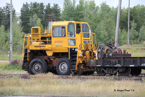 trackmobile canadiannationalrailway canadiannational cn cnfoleyet foleyet northeasternontario ontario canada prout geraldwayneprout canon canoneos60d eos 60d digital slr camera canonlensefs18135mmf3556is lens efs18135mmf3556is photographed photography ontrack trackmaintenance maintenanceofway maintenance way track railway railroad equipment vehicle truck train tractor districtofsudbury
