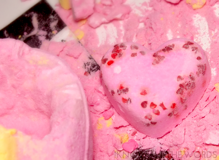 lush valentines day- love locket bath bomb (1)