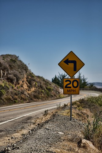 california road street trip travel november blue vacation sky usa mountain weather sign yellow america turn canon eos highway flickr day dof view unitedstates post outdoor united side hill curvy clear modified botanic states soledad gps 20 left shoulder mph 2012 topaz 2470mm ca1 canonef2470mmf28l cabrillohwy canoneos1dmkiii