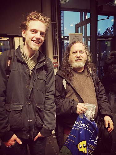Photo de David Leuliette développeur open source avec Richard Stallman