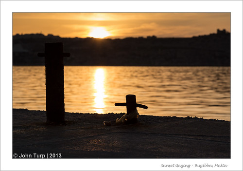 light sunset reflection golden post jetty malta quay mooring stpaulsbay bugibba