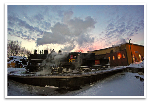 sunset yard twilight nh turntable fisheye event locomotive steamengine excursion switcher 060 roundhouse northconway conwayscenicrailroad steaminthesnow canonef815mmf4l massachusettsbayrailroadenthusiasts cn7470