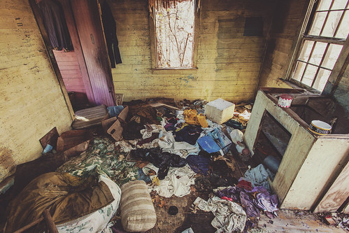 old house abandoned home rural virginia dirty clothes urbanexploration exploration deteriorated urbex courtland