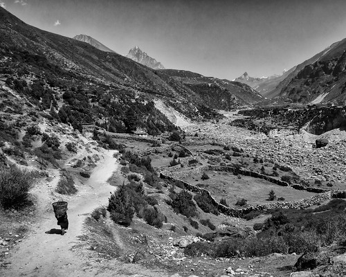 nepal blackandwhite bw mountains monochrome trekking trek asia hiking hike countries himalaya khumbu himalayas khumjung southasia 2014 solukhumbu sagarmathanationalpark easternregion gokyotrek