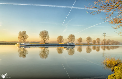 nature netherlands sunrise ship quiet ships surreal calm rivers maas peacefull gelderland sereen heumen dutchriver