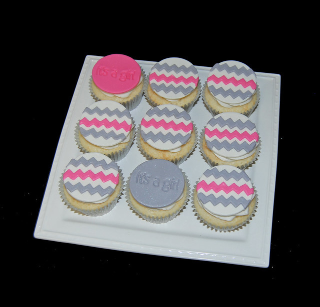 pink and gray chevron baby shower cupcakes
