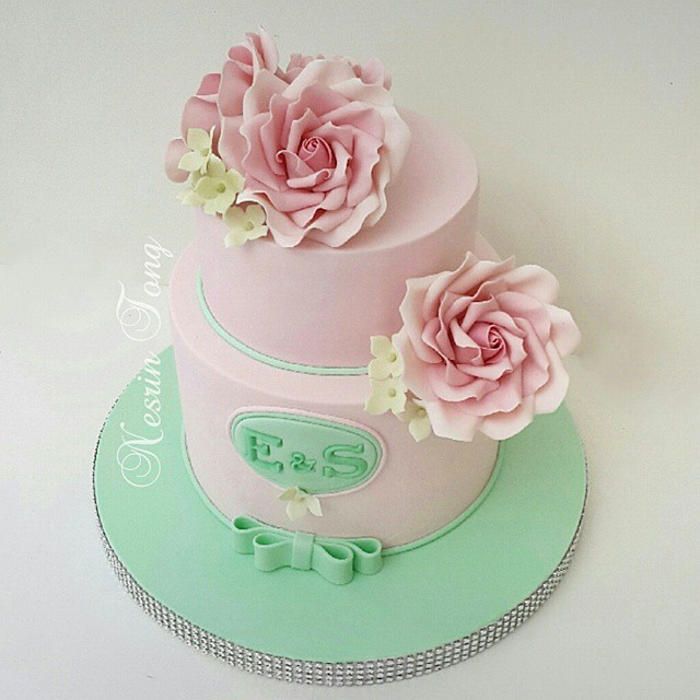 Pink roses... #engagementcake  #cake #nesrintong  #sugarpasteflower  #pinkrose