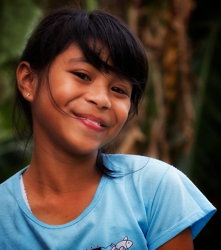 portrait girl indonesia lessersundaislands nusatenggaratimur kalabahi alorisland olympus45mmf18