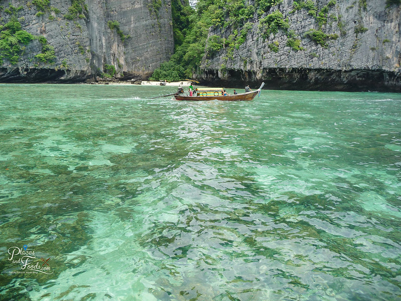 piley bay clear water with boat