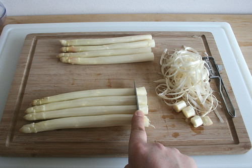 23 - Spargel schälen & Enden abschneiden / Peel asparagus & cut endings