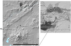 Low-relief erosional surfaces and Erciyes Dağı (Mt. Erciyes) volcano in Anatolian highland / アナトリア高原の小起伏面とエルジエス火山（トルコ共和国カイセリ県）