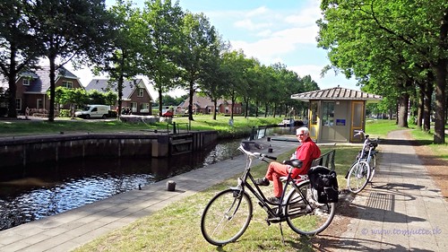 travel sun holiday holland apple nature water netherlands dutch bike bicycle cycling boat vakantie canal europe view you lock sony nederland cybershot tourists cycle views groningen ios android app fietsen drenthe apps iphone webshots ipad fietsvakantie hx9v bairnflair wsweekly82