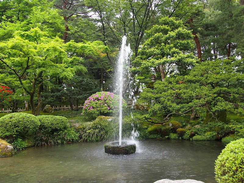 Kenroku-en. The Japanease oldest fountain