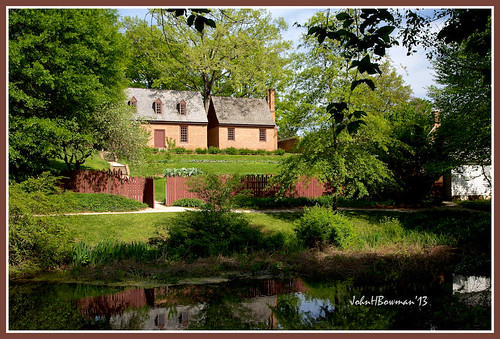 reflections virginia april williamsburg colonialwilliamsburg outbuildings 2013 canon24105l april2013 palaceoutbuildings cwstructures