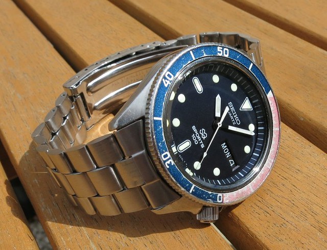 Anyone out there have a 7546-6049 Sports 100 diver but me? | The Watch Site