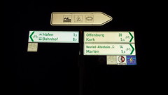 Panneaux du côté Allemand de la passerelle des Deux Rives en décembre