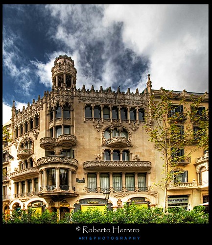 barcelona spain ventanas nubes modernismo cataluña balcones loewe mygearandme mygearandmepremium blinkagain