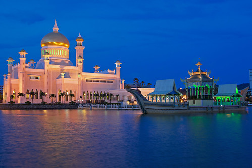 sunset water boat mosque ali borneo sultan omar brunei seri bandar begawan saifuddien