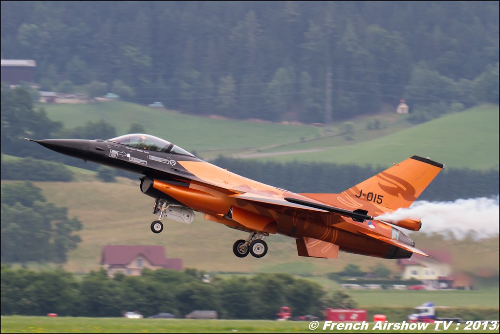 F-16 RNLAF Solo Display at Airpower 2013