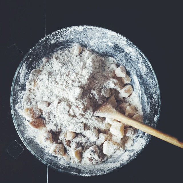 The mix. The cake mix.  Flour Chia seeds Almondmeal  Dried persimmons soaked in vanilla liqueur  Chopped apples Vanilla powder Cinnamon Lemon zest  Eggs Sugar Yogurt Beurre noisette. Brown butter  #vscocam #vscogram #vscolife #vscodaily #vscocollections #