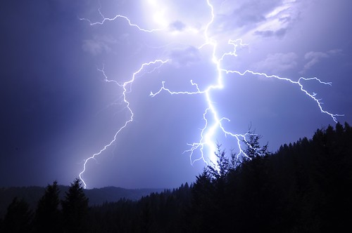 storm night purple unitedstates wideangle tokina idaho thunderstorm lightning lightningbolt coeurdalene nightpicture lakecoeurdalene d90 cloudtoground tokina1116 herowinner