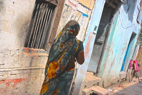 colors on the streets of Varanasi