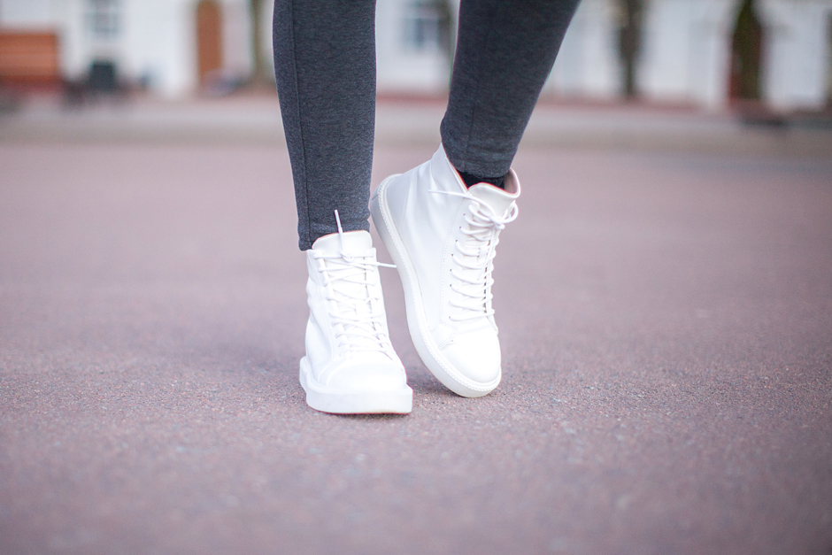 white-high-tops-sneakers-zara-outfit-street-style