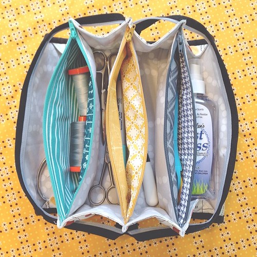 here's the inside of my bag. (see previous pic for the outside.) i was a bit of a rebel and did 6 different fabrics for the pocket linings instead of making them matchy matchy. me likes it. (; #perfectschmerfect #sewtogetherbag
