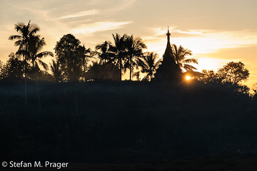 sunset southeastasia sonnenuntergang burma myanmar birma palme pagode palmen mrauku südostasien