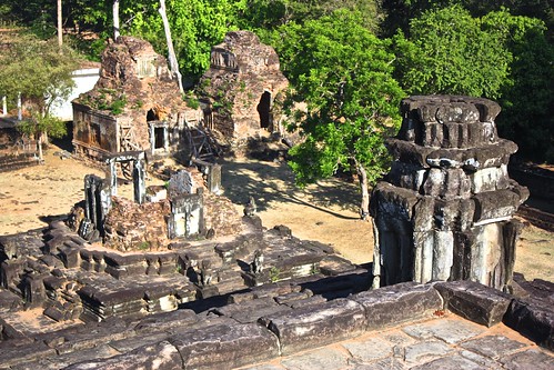 temple overlooking reflections of Wat Bakong