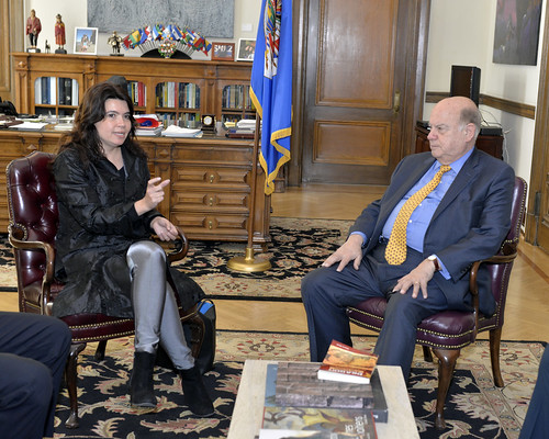 OAS Secretary General Receives the Director of Interpeace for Latin America