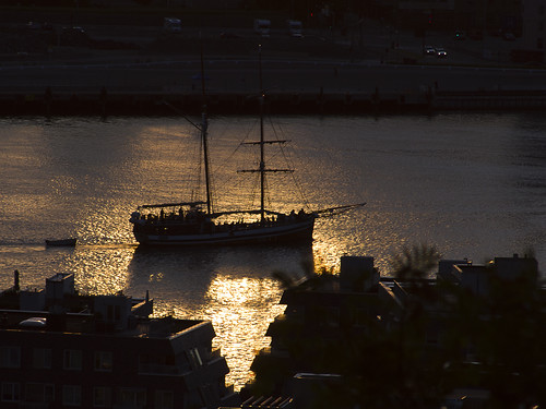 sunset sea summer seascape reflection oslo norway canon buildings eos boat norge google europa europe flickr ship sommer norwegen images silouette master 7d fjord backlit mast skip scandinavia masts bilder båt oslofjorden seilskute silouettes sjø skandinavia bygninger siluett seilskip vidarringstad sailingwessel