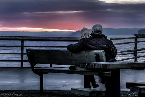 sunset bench pier washington couple desmoinesmarina canoneos60d