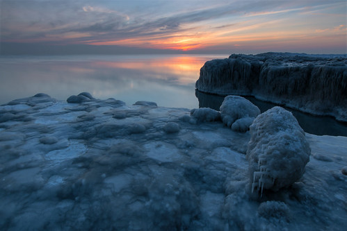 winter ice sunrise lakemichigan northshore fortsheridan lakecountyforestpreserves shelfice highwoodillinois shorefastice fortsheridanlakeshorepreserve