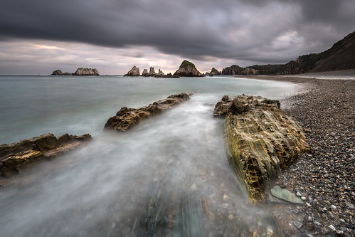 gueirua plage playa beach asturies asturias spain espagne mer seanocéan atlantic atlantique poselongue longexposure rochers rocks sunrise leverdesoleil