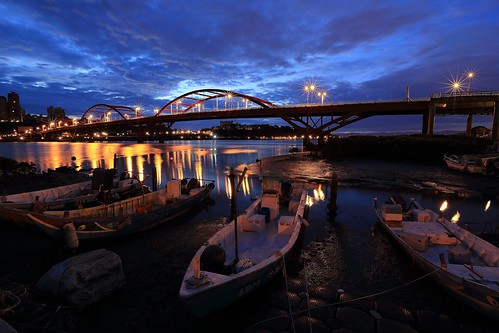 morning travel blue bali color water night clouds port sunrise canon river landscape boats boat early fishing image taiwan vessel scene wetlands mooring taipei rays temperature areas 台灣 台北 夜景 風景 sandbank riverview hightide protected tamsui 八里 船 濕地 淡水河 晨曦 日出 關渡大橋 關渡 landscapephotography 台北縣 清晨 tamsuiriver 遊艇 沙洲 晨景 保護區 漁業 色溫 彩霞 guandubridge 風景攝影 水岸 蛙咖啡 newtaipei 台灣影像 河景 新北市 色溫攝影 晨霞