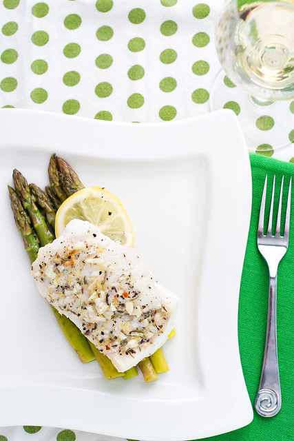 foil baked fish with lemon and asparagus