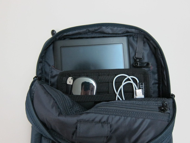 Bag Main Compartment - With Nook HD+ Tablet & Cocoon Grid-It