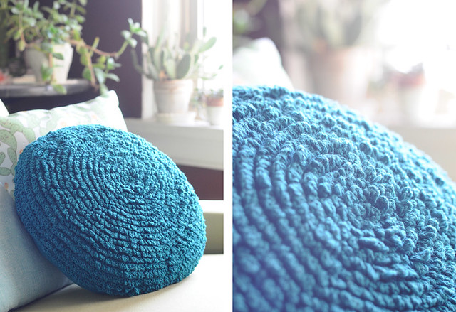 loopy crochet pillow