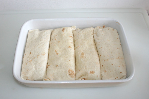 52 - Burritos in Auflaufform geben / Put burritos in casserole