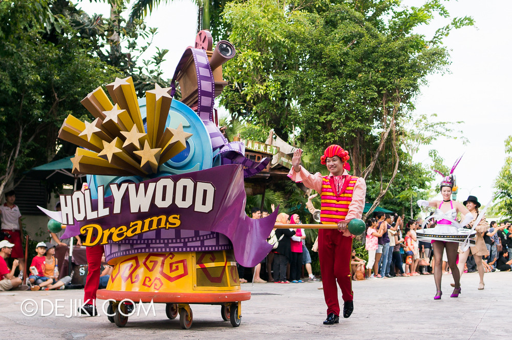 Universal Studios Singapore - Hollywood Dreams Parade - Rolling Marquee & Stars in Car