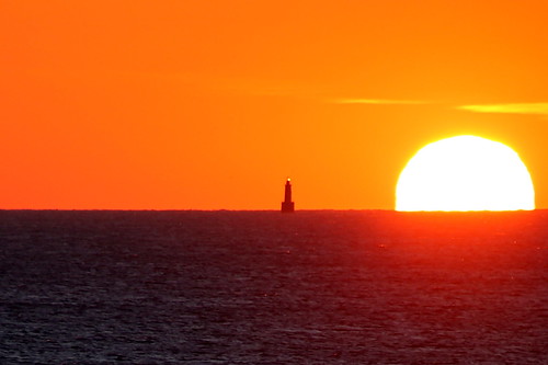 ocean sunset sea mer sunlight lighthouse water canon seaside bretagne breizh phare bzh atlantique quiberon canonef100300mmf4556usm kiberen canonfrance silhouettephotography yourbestoftoday birvideaux
