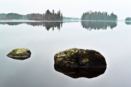mist water forest stones smörnäs lundbosjön